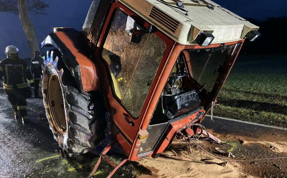 Lkw Fahrer Nach Verkehrsunfall Schwer Eingeklemmt Kreisfeuerwehr