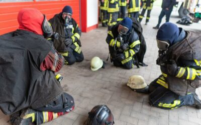 Übung im Spezialcontainer – Wenn die Wohnung brennt: Wie Bad Essener Feuerwehrleute Vermisste aufspüren