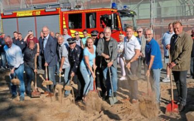 Symbolischer Spatenstich für Erweiterungsbau — Mehr Platz für die Belmer Feuerwehr

             