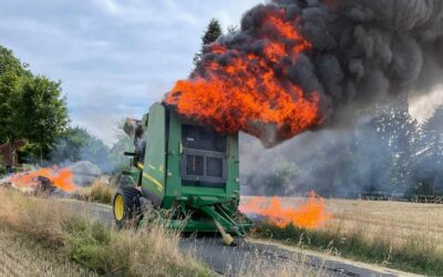 Insingdorf: Strohpresse gerät in Brand