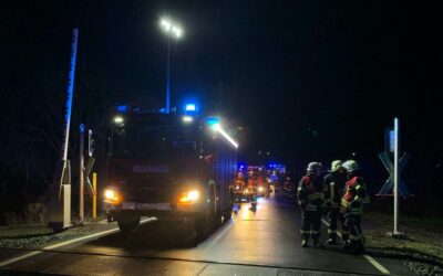 Nach Kollision mit Zug: Einsatzkräfte finden verendetes Reh in NRW