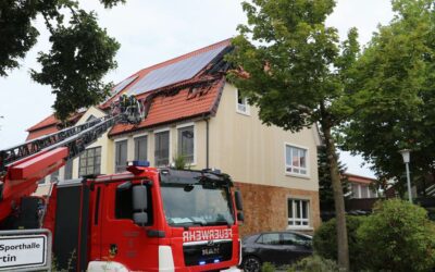 Feuer im Dach der Grundschule Sankt Martin in Hagen a.T.W. – Großalarm für die Feuerwehr