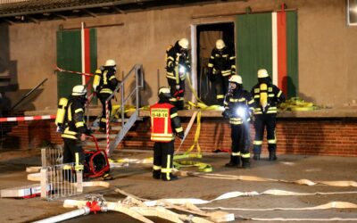 Gemeindeübung der Feuerwehr Bohmte in Hunteburg: Lager brennt und Menschen vermisst