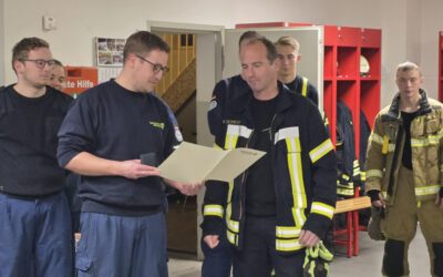 Besondere Ehrung für Klaus Dieckmeyer von der Feuerwehr Hilter