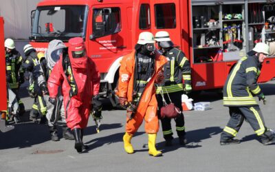 ABC-Großübung bei Firma Kesseböhmer: Einsatzkräfte trainieren Ernstfall unter realistischen Bedingungen
