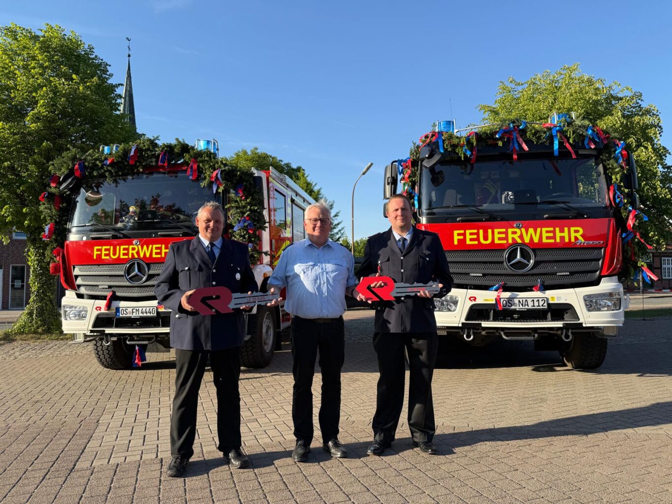 Die Freiwilligen Feuerwehren in Badbergen und Menslage freuen sich über hochmoderne Einsatzfahrzeuge, die Mitte Mai feierlich übergeben wurden. Mit der neuen Technik wächst nicht nur die Schlagkraft der Wehren, sondern auch das Vertrauen in eine zukunftsfähige Gefahrenabwehr in der Samtgemeinde Artland.