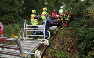 Großübung der Technischen Einheiten Bahn der Kreisfeuerwehr: Zugunfall mit zahlreichen Verletzten geprobt