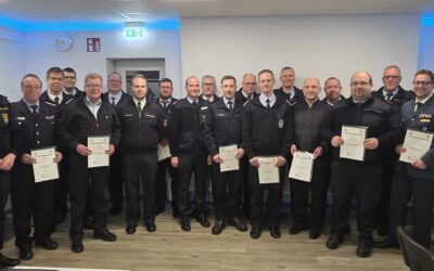 Ernennungsurkunden für Funktionsträger der Kreisfeuerwehrbereitschaft Schwere Technische Hilfe übergeben
