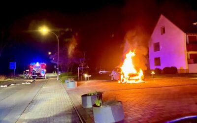 Buer: PKW brennt in voller Ausdehnung